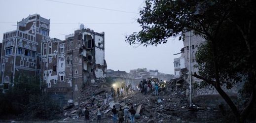 V Jemenské metropoli Saná byla zasažena tamní historická čtvrť. 