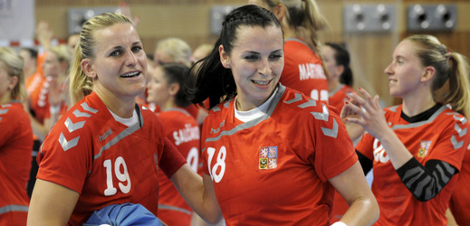 Helena Štěrbová (vlevo) se rozloučila s profesionální kariérou.