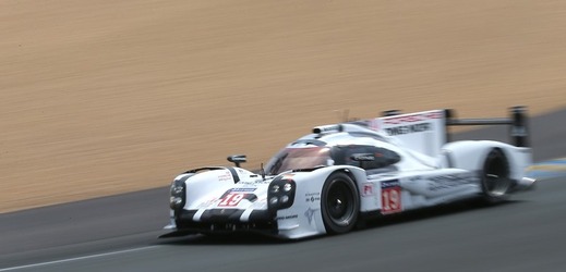 Monopost Porsche, který ovládl slavný závod 24 hodin Le Mans.