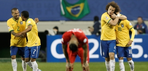 Fotbalisté Brazílie se radují z vítězství.