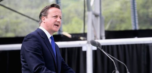 David Cameron před volbami slíbil, že nechá vypsat referendum, zda obyvatelé VB si přeje zůstat v EU či ne.