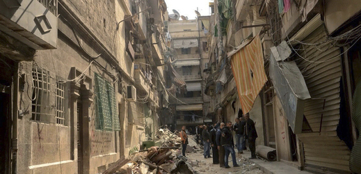 Zničená ulice v syrském městě Halab.