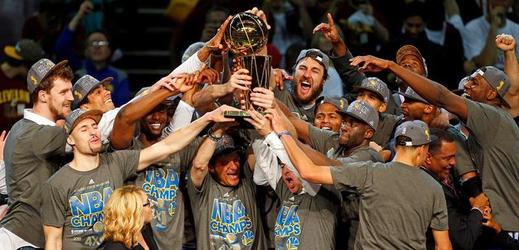 Basketbalisté Golden State ovládli NBA.
