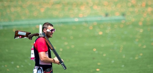 Střelec David Kostelecký nepostoupil na Evropských hrách v Baku do bojů o medaile v trapu.