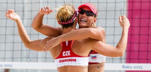 České beachvolejbalistky Diana Žolnerčíková a Martina Jakubšová na Evropských hrách v Baku.