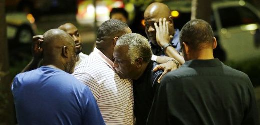 Svědci útoku v Charlestonském kostele.