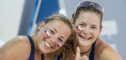 České plážové volejbalistky Karolína Řeháčková, Eliška Gálová budou v Baku hrát čtvrtfinále.