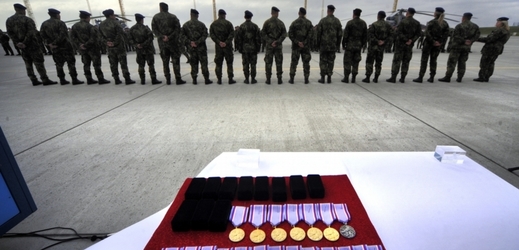 Vojáci obdrželi medaile (ilustrační foto).