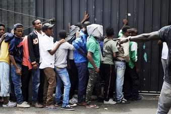 Ilegální migranti v Římě.
