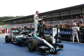 Nico Rosberg slaví vítězství na VC Rakouska.