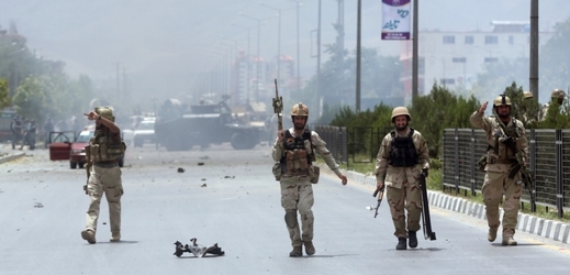 Při útoku na afghánský parlament zahynulo sedm bojovníků Talibanu.