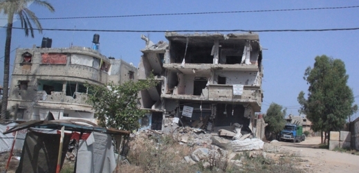  Rozbombardované domy v Gaze.