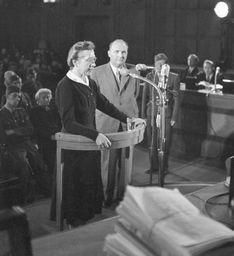 Milada Horáková během soudu (snímek z roku 1950).