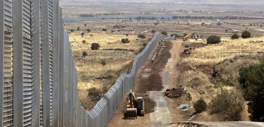 Izraelsko-syrská hranice na Golanských výšinách.