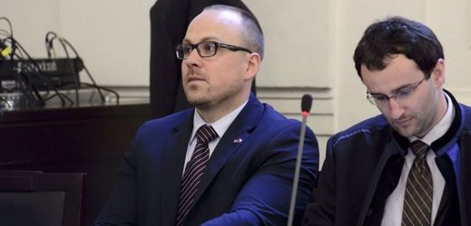 Bývalý šéf Neograohu Vladimír Sitta (vlevo) u soudu.