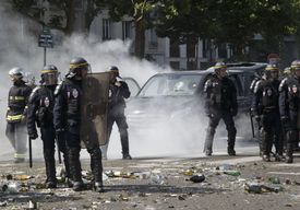 Policie zasahovala proti stávkujícím taxikářům ve Francii.
