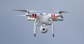 Mezi dárky pro starší žáky a studenty se nově objevují drony.