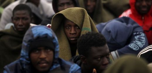 Libyjští uprchlíci u břehů Itálie.