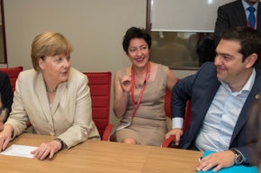 Tsipras při jednání s Merkelovou.