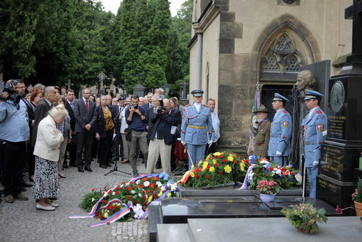 Desítky lidí uctily na Vyšehradě památku nespravedlivě popravené Milady Horákové