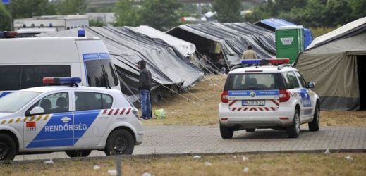 Stanový tábor pro uprchlíky v Maďarsku.