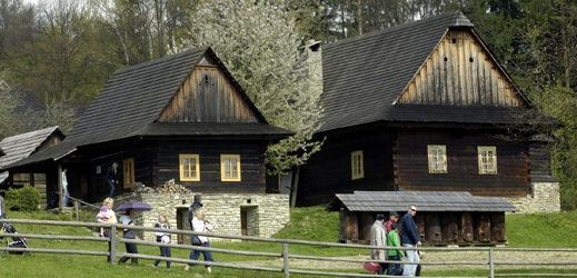 Skanzen v Rožnově pod Radhoštěm, jež je součástí Valašského muzea v přírodě.