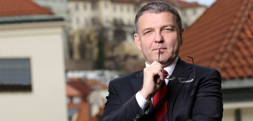 Ministr zahraničí Lubomír Zaorálek (ČSSD) má náměstků osm.