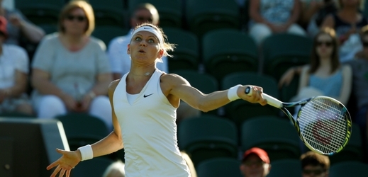 Lucie Šafářová se trápila, nakonec ale 1. kolo Wimbledonu zvládla.