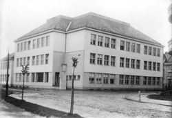 Masarykova obecná škola v Užhorodu, která byla postavena za československého vlivu.
