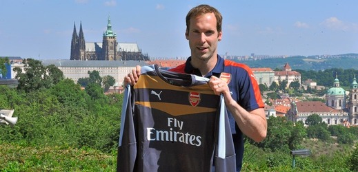 Petr Čech přijel představit nový dres Arsenalu i do Prahy.