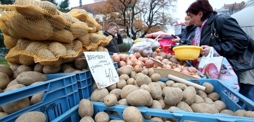 Prodej brambor na náměstí (ilustrační foto).