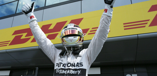 Mercedesy opět ovládly kvalifikaci VC formule 1. Z prvního místa odstartuje Lewis Hamilton.