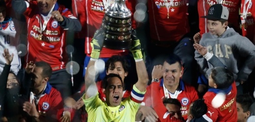 Fotbalisté Chile jsou mistry Jižní Ameriky. Ve finále porazili Argentinu i s Lionelem Messim v sestavě.
