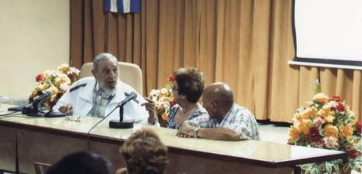 Fidel Castro na schůzce se sýraři.