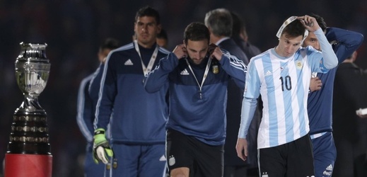 Lionel Messi opět nedotáhl Argentinu k titulu. Jeho rodina po zápase čelila zlobě fanoušků.