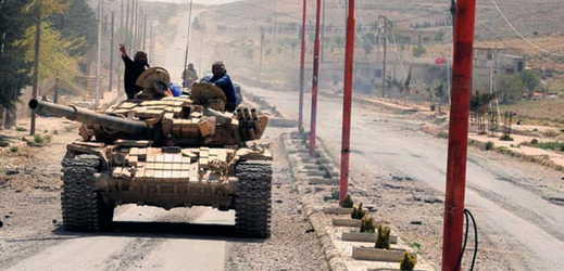 Syrští vojáci na tanku.