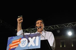 Tsipras podněcuje Řeky, aby hlasovali proti dohodě s věřiteli.