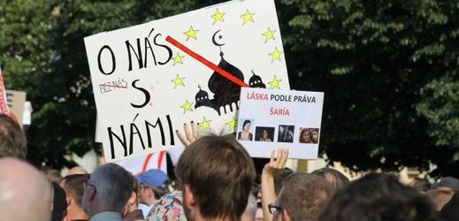 Demonstrace českého hnutí Islám v ČR nechceme.