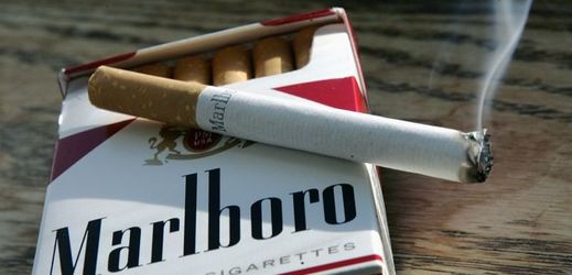 Daně by podle WHO měly tvořit alespoň 75 procent prodejní ceny cigaret.