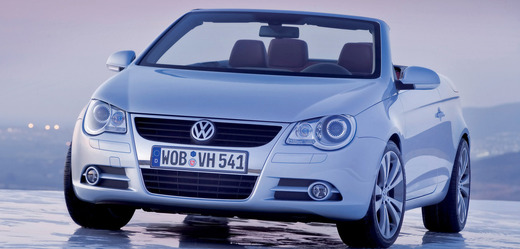 Mezi nejprodávanější kabriolety patří i VW Eos.