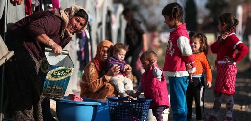 Syrský uprchlický tábor na tureckých hranicích.