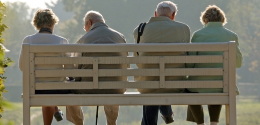 Drážďanští důchodci. Německá populace stárne.