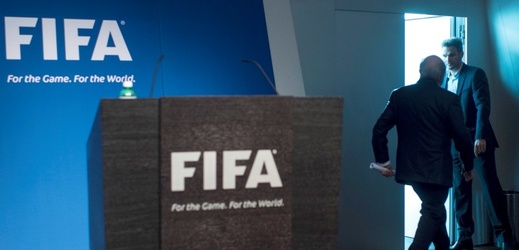 FIFA se zmítá v korupčních problémech.
