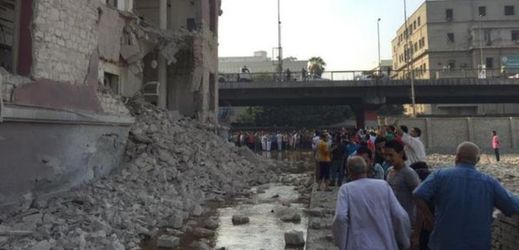 Budova konzulátu v Káhiře byla explozí poškozena.