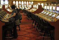 Provozovatelé kasin dluží na daních desítky milionů (ilustrační foto).