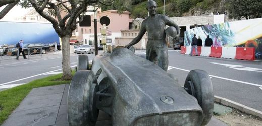 Ilustrační foto Fangiovy sochy.