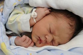 Výrazně klesá i novorozenecká úmrtnost v kategorii novorozenců s nejnižší porodní váhou.