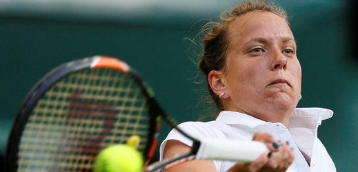 Tenistka Barbora Strýcová postoupila na antuce v Bastadu popáté v sezoně do čtvrtfinále turnaje WTA. 