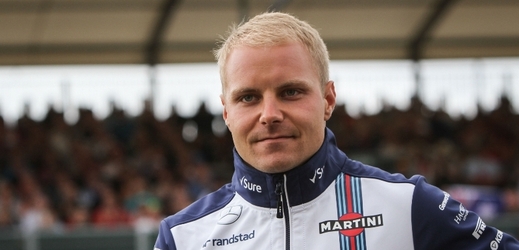 Bývalého šampiona Kimiho Räikkönena totiž údajně od roku 2016 v týmu nahradí talentovaný Valtteri Bottas z Williamsu (na snímku).