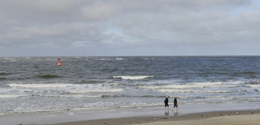Podle vědců se lidé nejlépe cítí na mořském pobřeží (ilustrační foto).